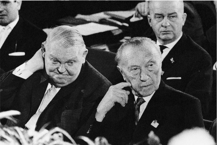 Ludwig Erhard, Konrad Adenauer(© Stefan Moses) 