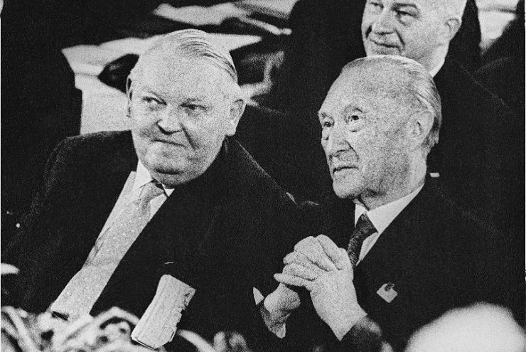 Ludwig Erhard, Konrad Adenauer(© Stefan Moses) 